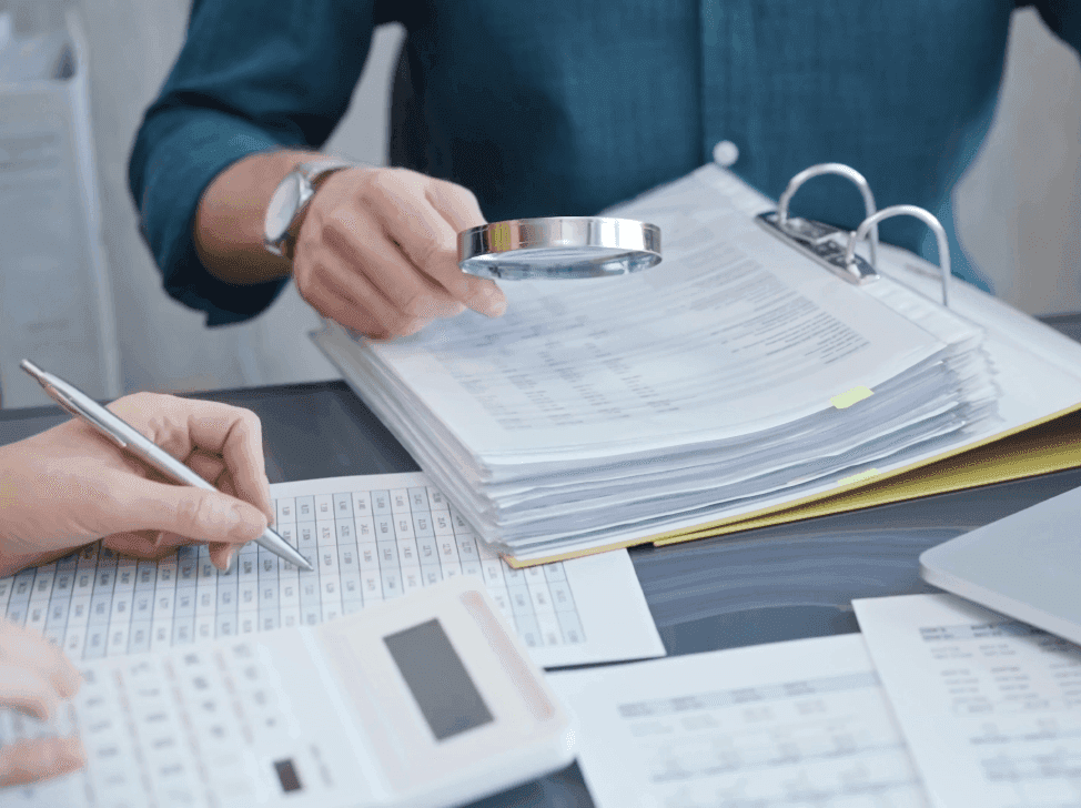 Auditor s lupou prochází výdaje