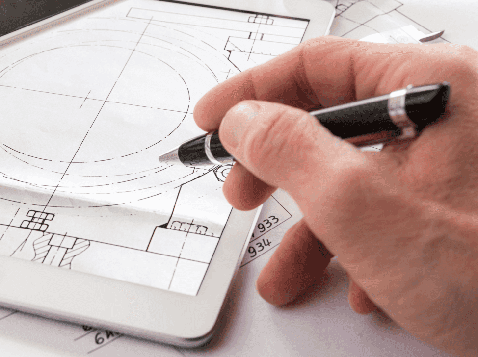 Ruka kreslící perem na tabletu