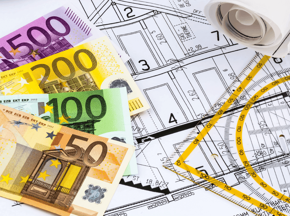 Euro bankovky na stavebních plánech