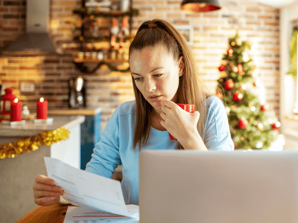 CFO čte finanční výkazy o Vánocích.