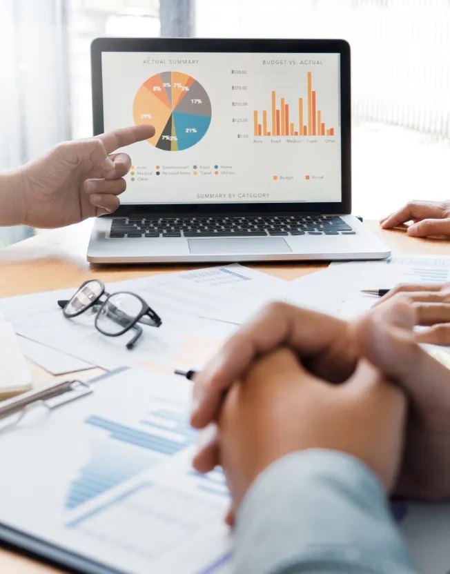 Blog 326x416 Poplatky trhu.webp