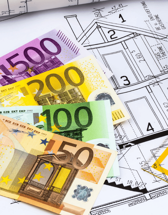 Euro bankovky na stavebních plánech