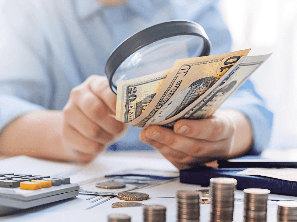Peníze pod lupou