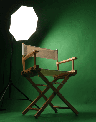 Produkční židle na zeleném plátně